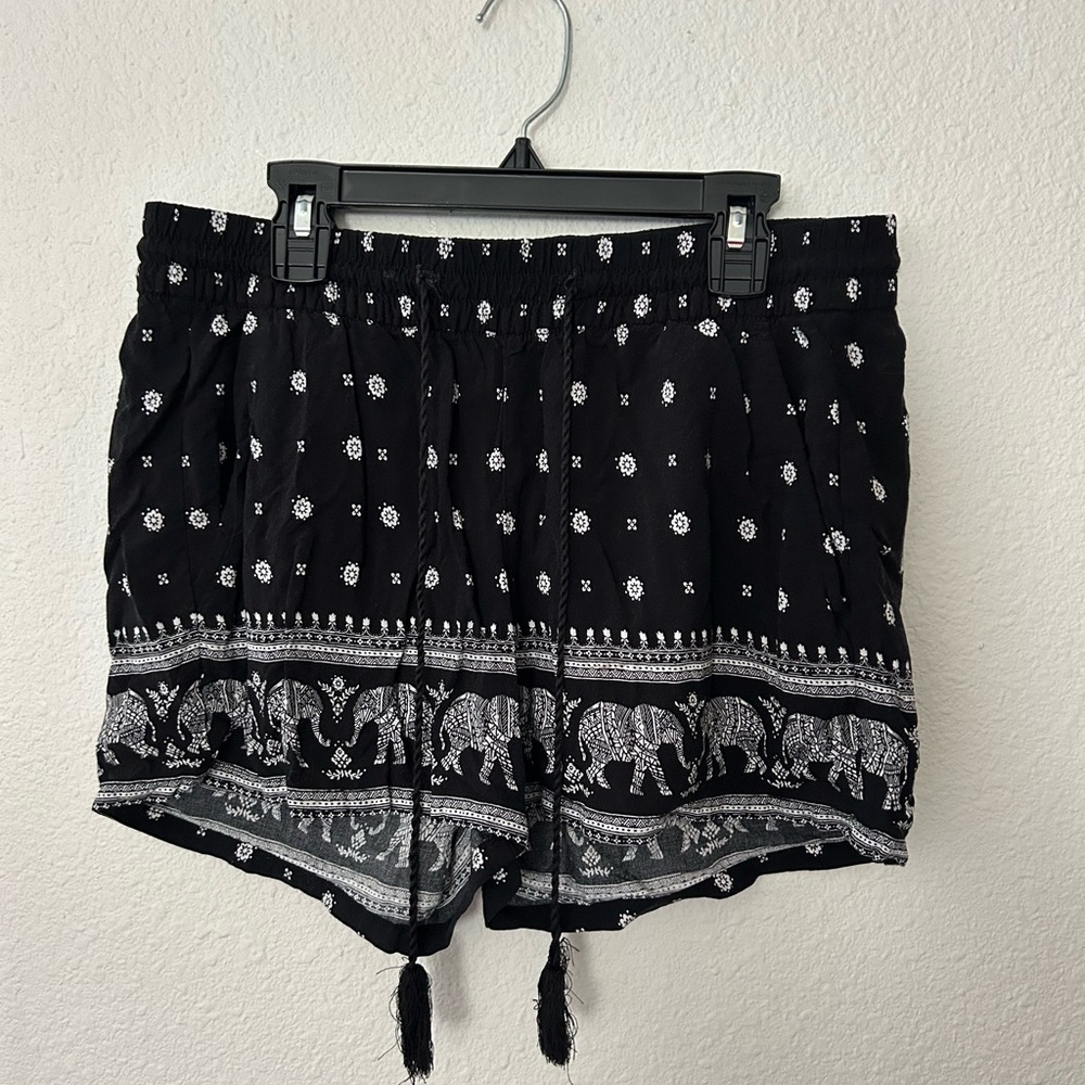 Old Navy High Waist Black and White Shorts with Geometric Print
